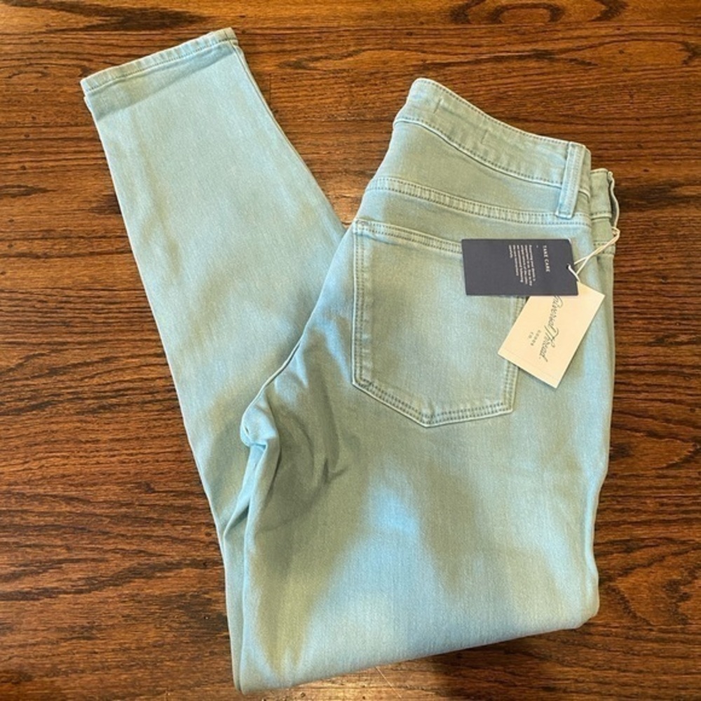 Universal Thread mid rise skinny jeans. Size 6/28.